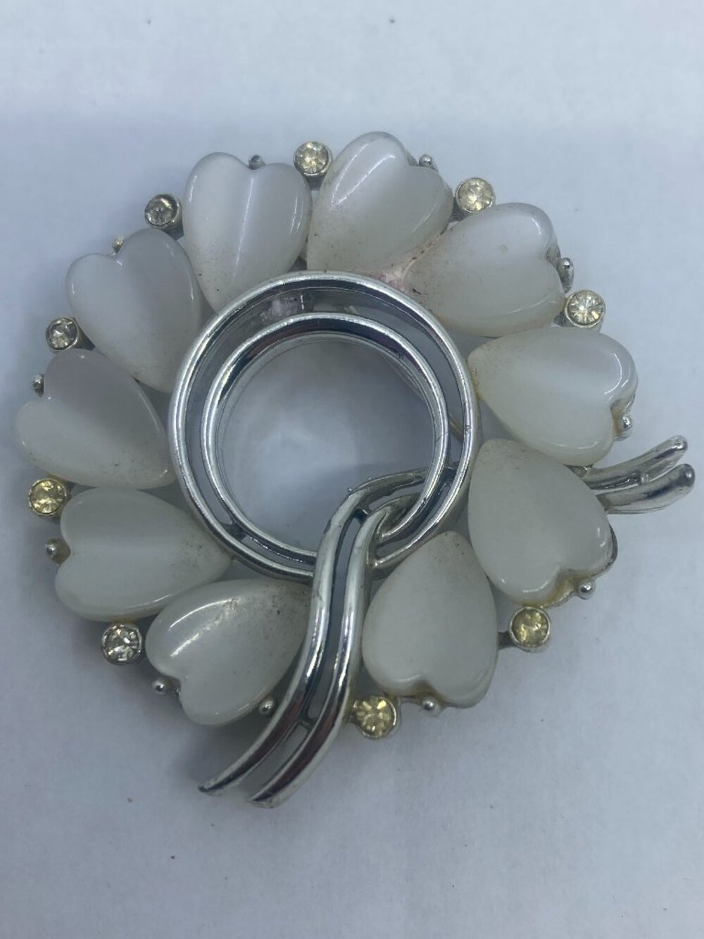 Vtg LISNER white lucite heart rhinestone silver tone brooch